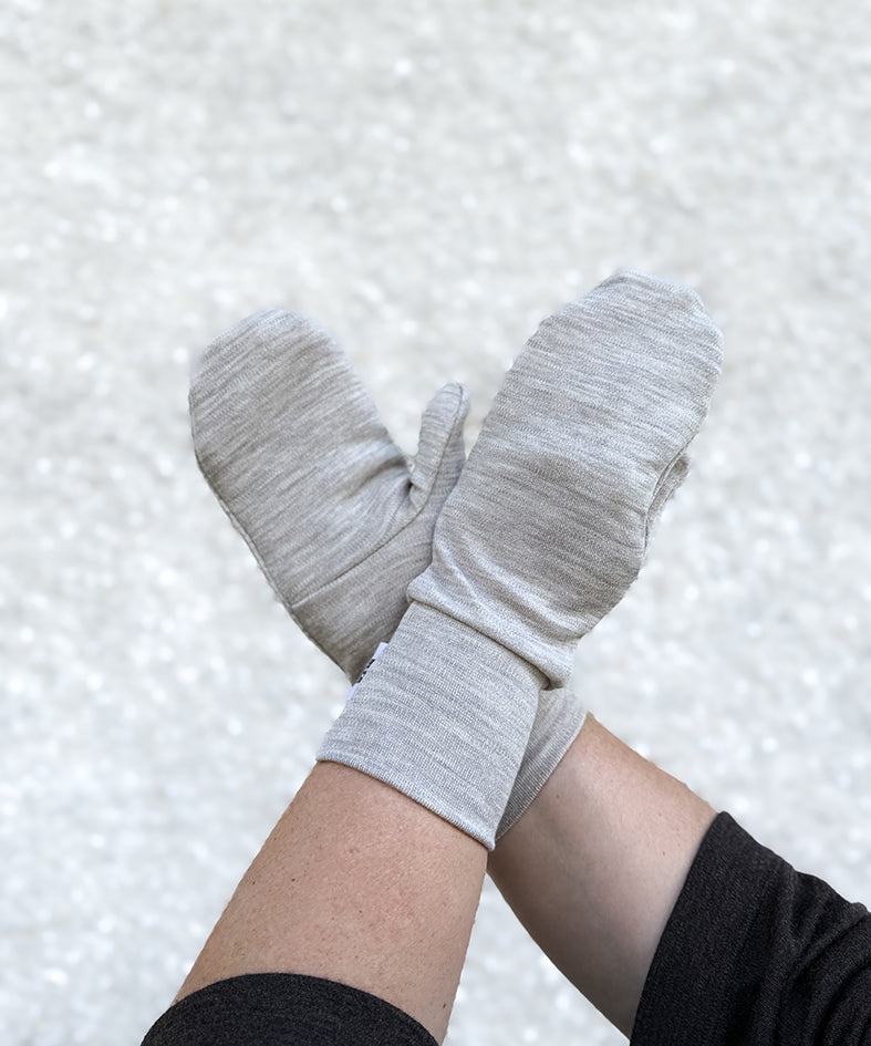 Pehmeät merinovillalapaset jäkälä kädessä – eivät kutita, hengittävät