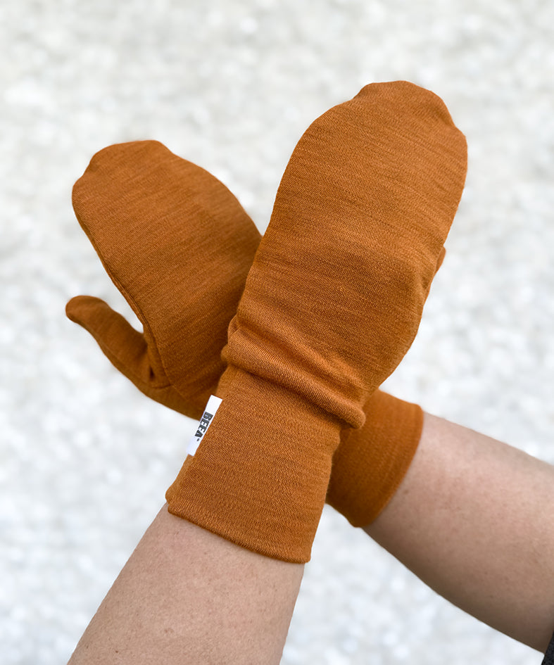 Merinovillalapaset meripihka hanskojen alla – lämpöä retkeilyyn