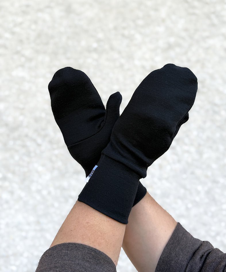 Merinovillalapaset aikuisille musta – lämpimät, pehmeät, Suomessa tehty