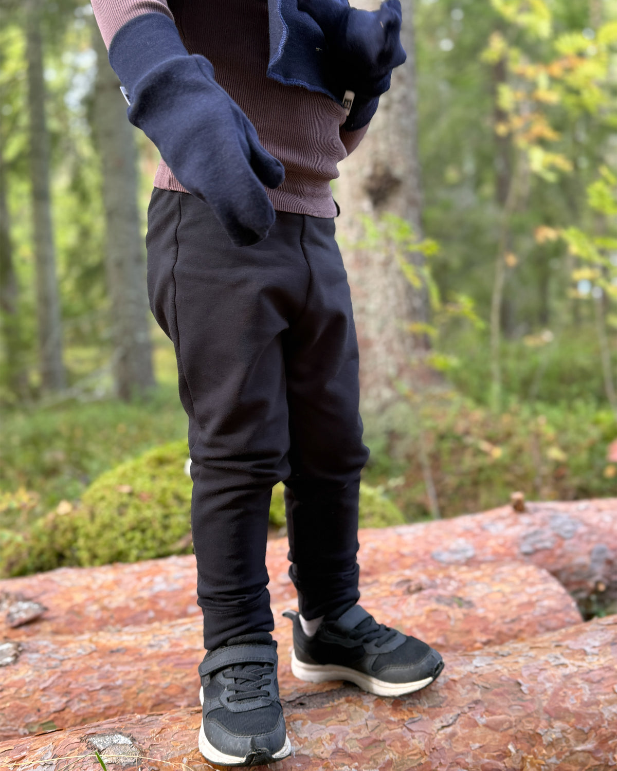 KULKURI - COLLEGEHOUSUT, MUSTA